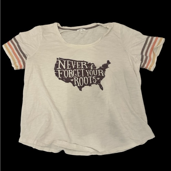 🔴$1SALE$ Maurice’s Tee shirt bundle - Picture 3 of 4